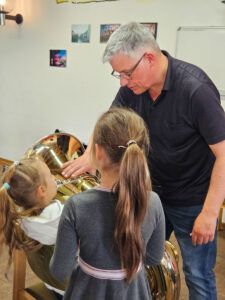 Kultur Spatz mit Posaune