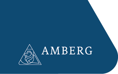 AMberg Logo auf blauem Hintergrund